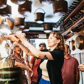 Venezia: Tour a piedi al tramonto con degustazione di vini e prodotti alimentari